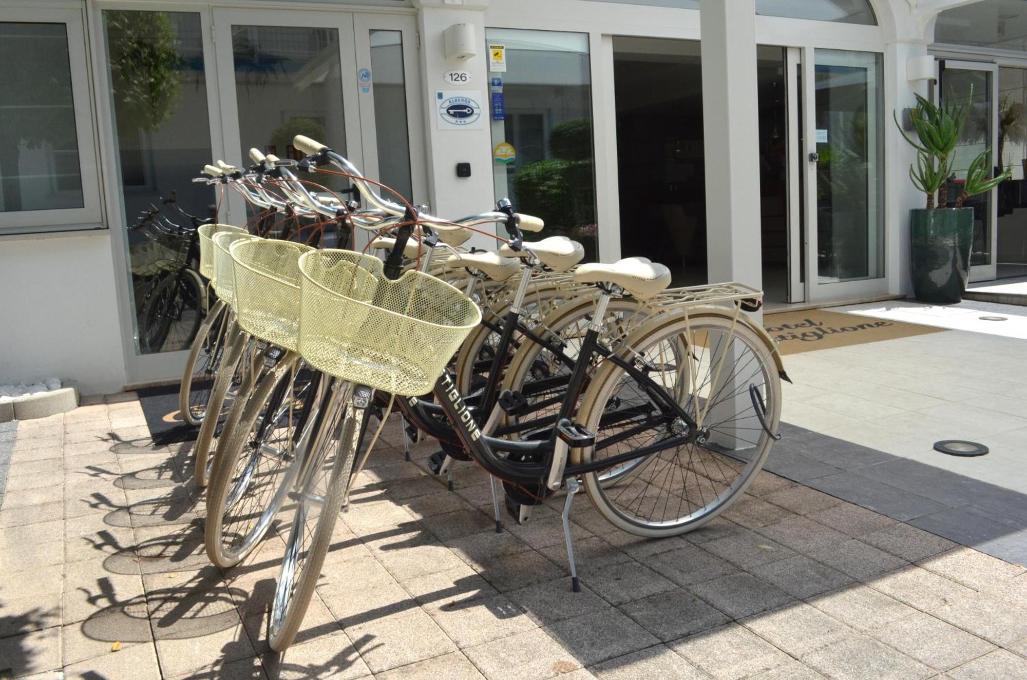 Hotel Castiglione Lignano Sabbiadoro Eksteriør billede