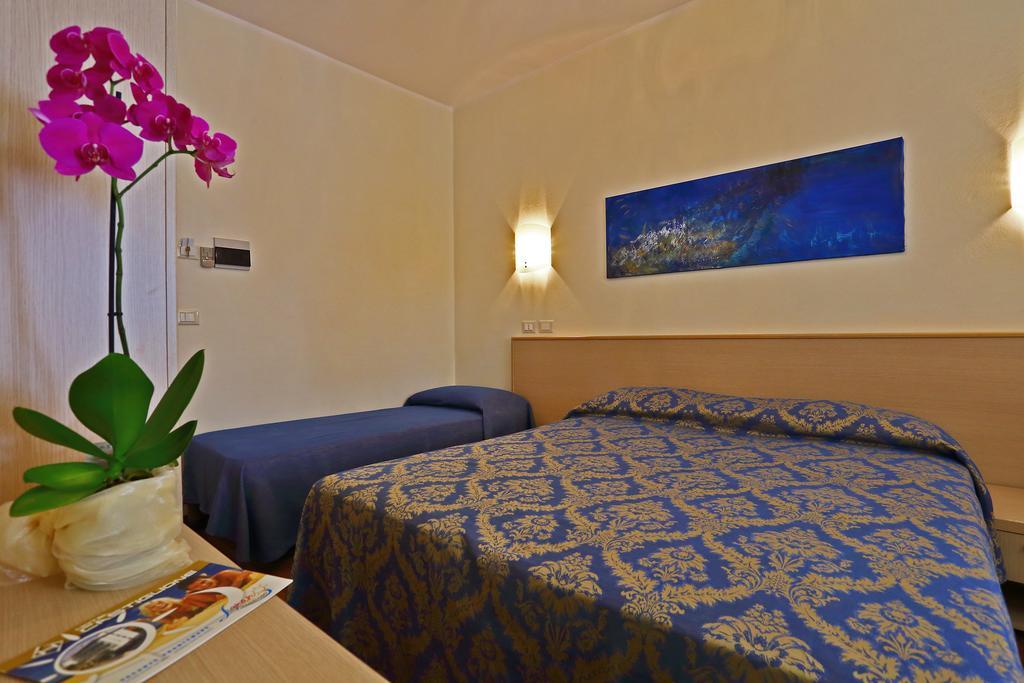 Hotel Castiglione Lignano Sabbiadoro Eksteriør billede