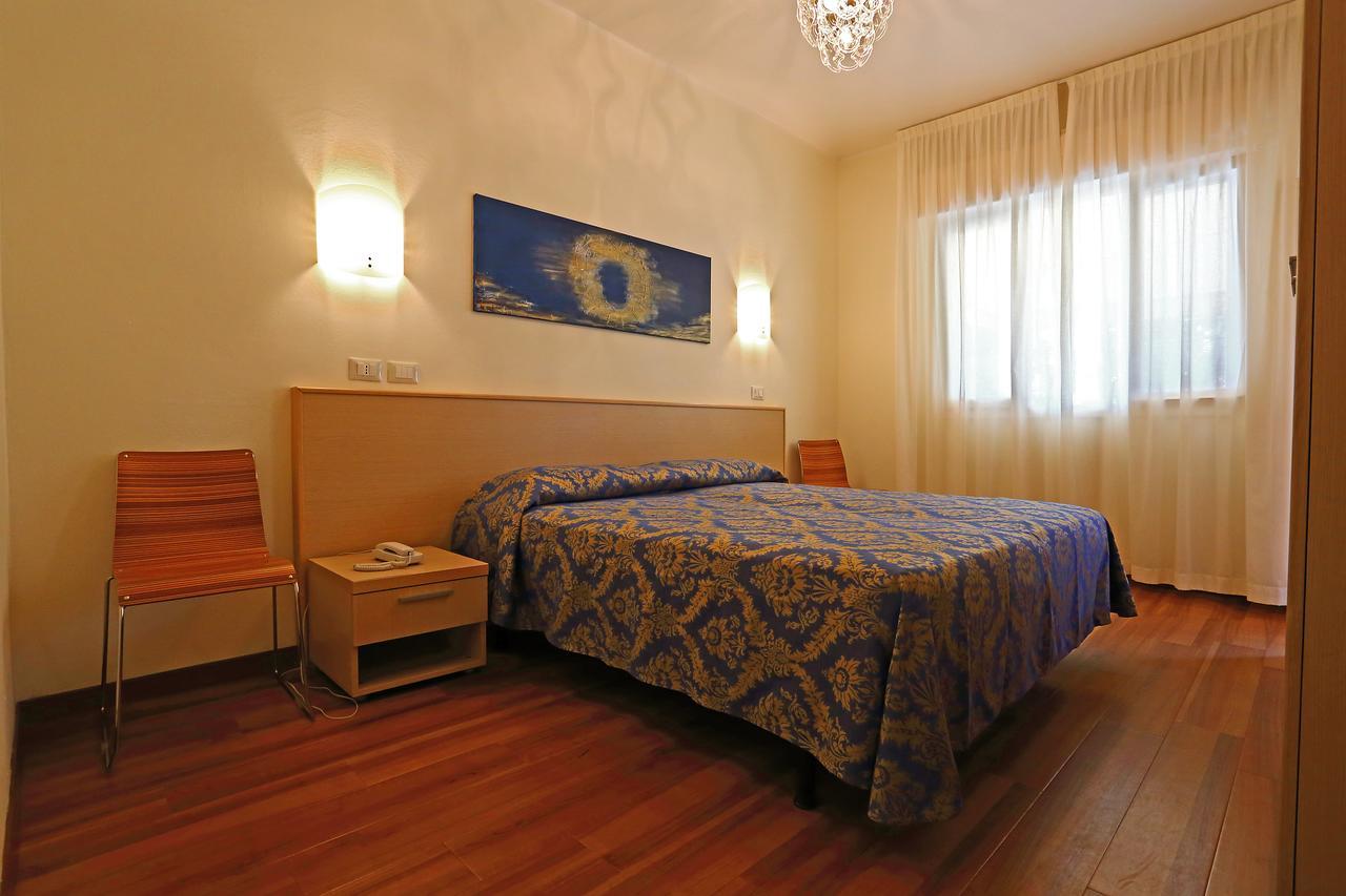 Hotel Castiglione Lignano Sabbiadoro Eksteriør billede