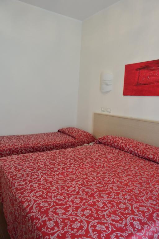 Hotel Castiglione Lignano Sabbiadoro Værelse billede